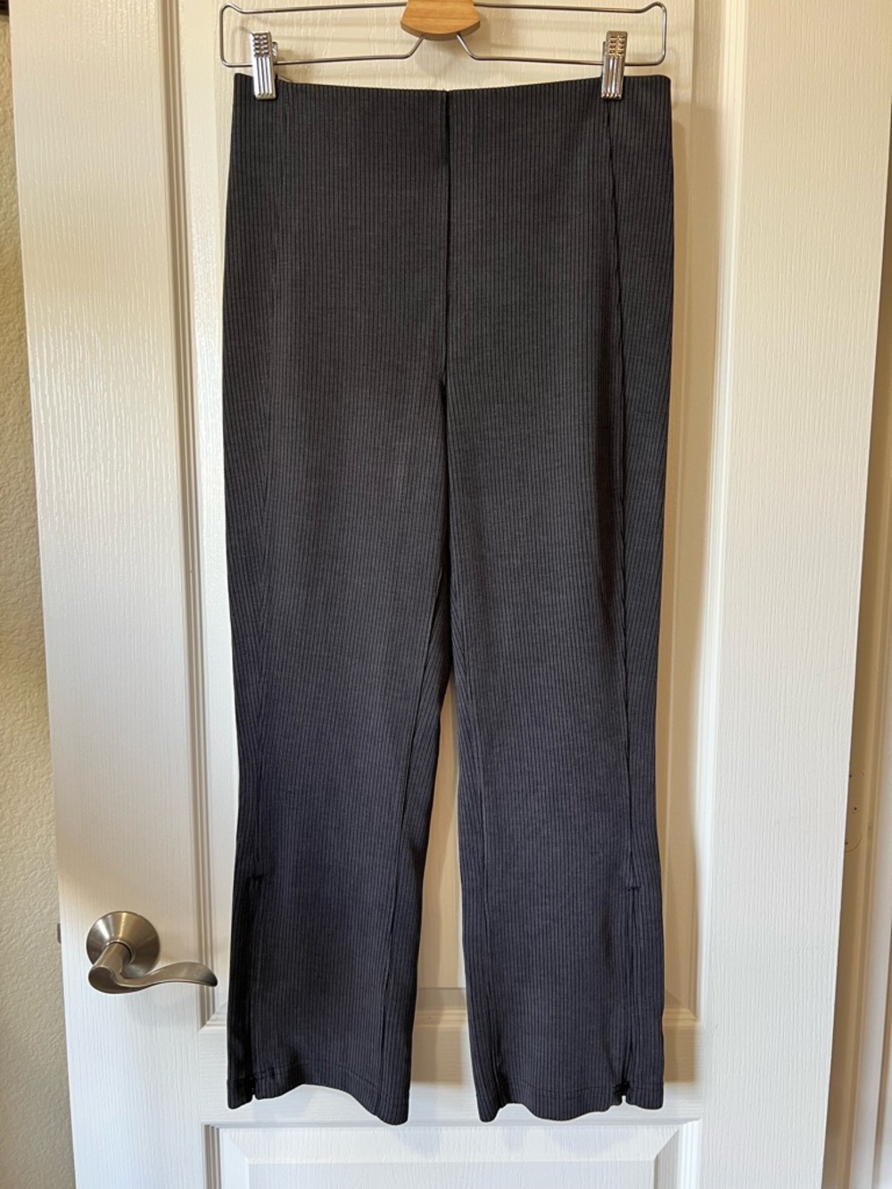Lululemon ribbed softstreme zip-leg high-rise cropped pant 25” women’s size 8